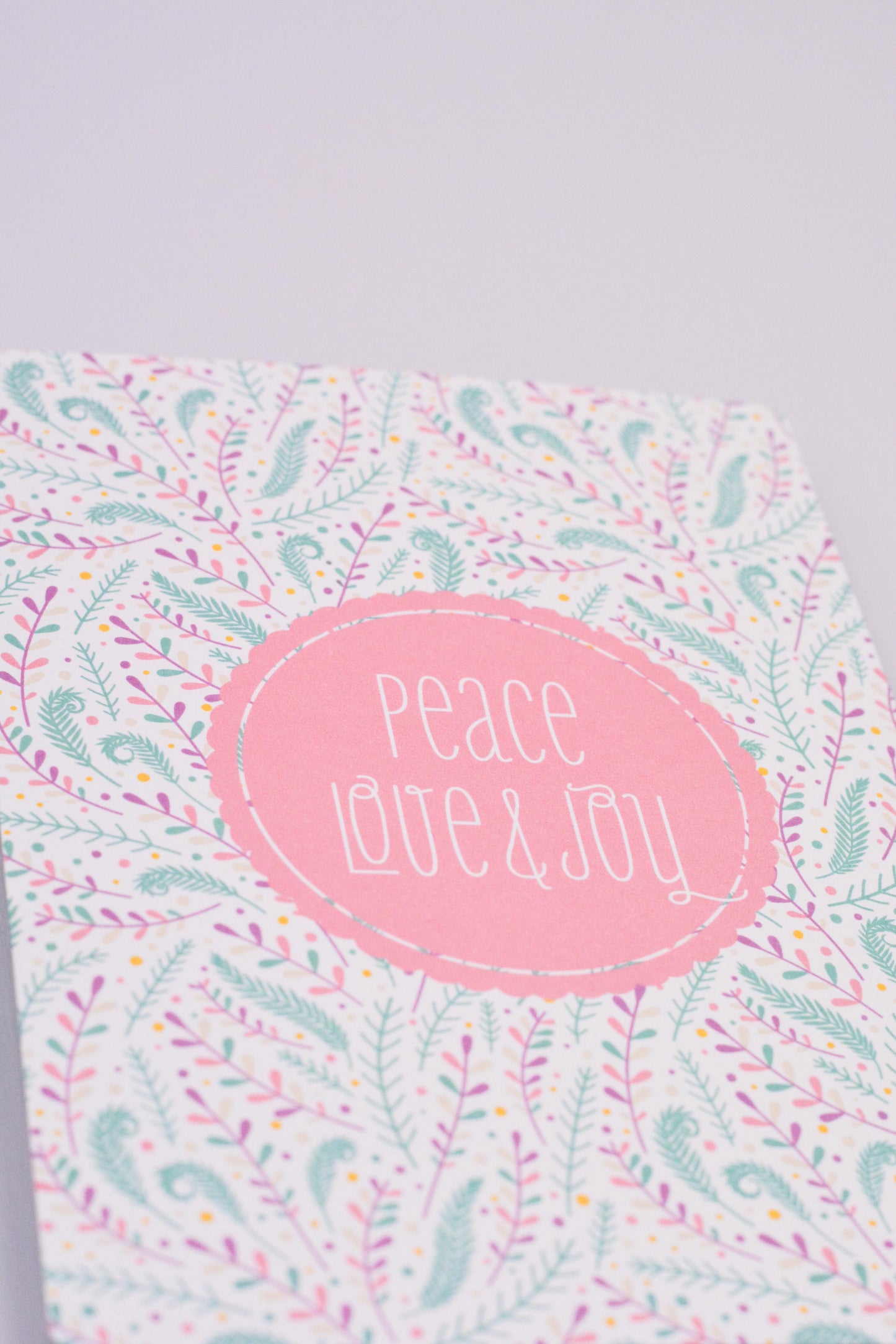 Weihnachtspostkarte - Peace, Love & Joy